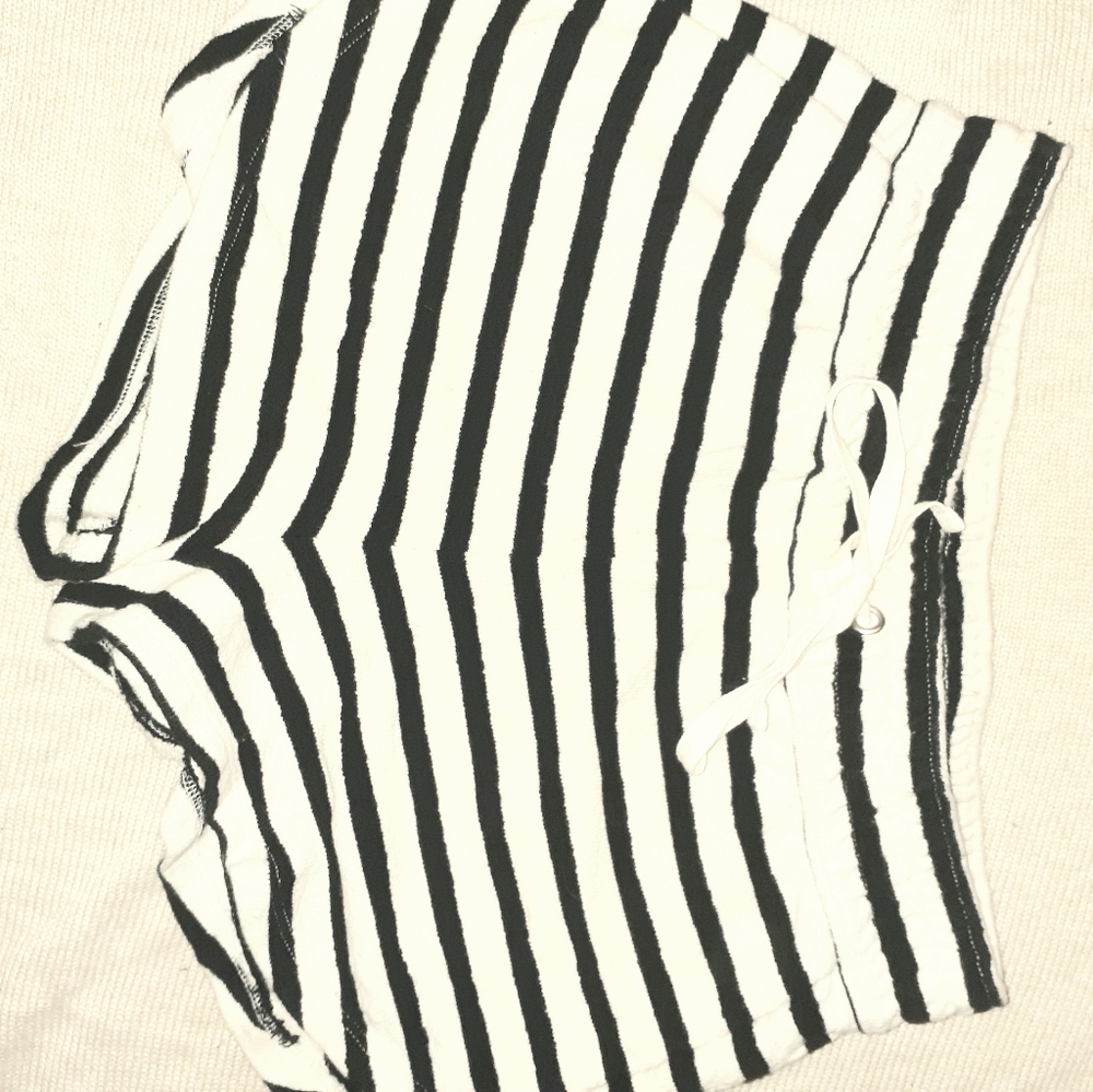 H&M white and black shorts